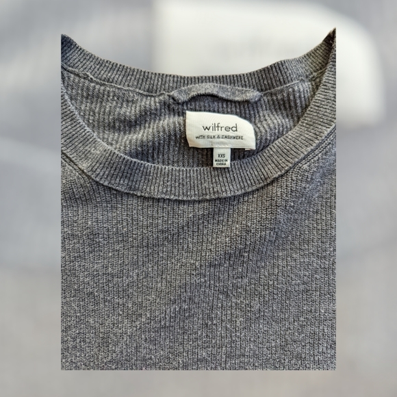 Wilfred Cashmere Sweater - Picture 2 of 3